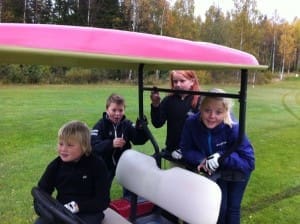 juniorer i golfbil