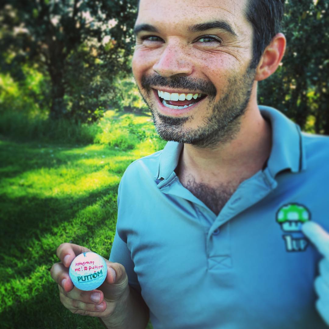 We met this totally cool guy (me and names...) from Seattle on the golf course today. He played a good looking ball and was 1 up all the time